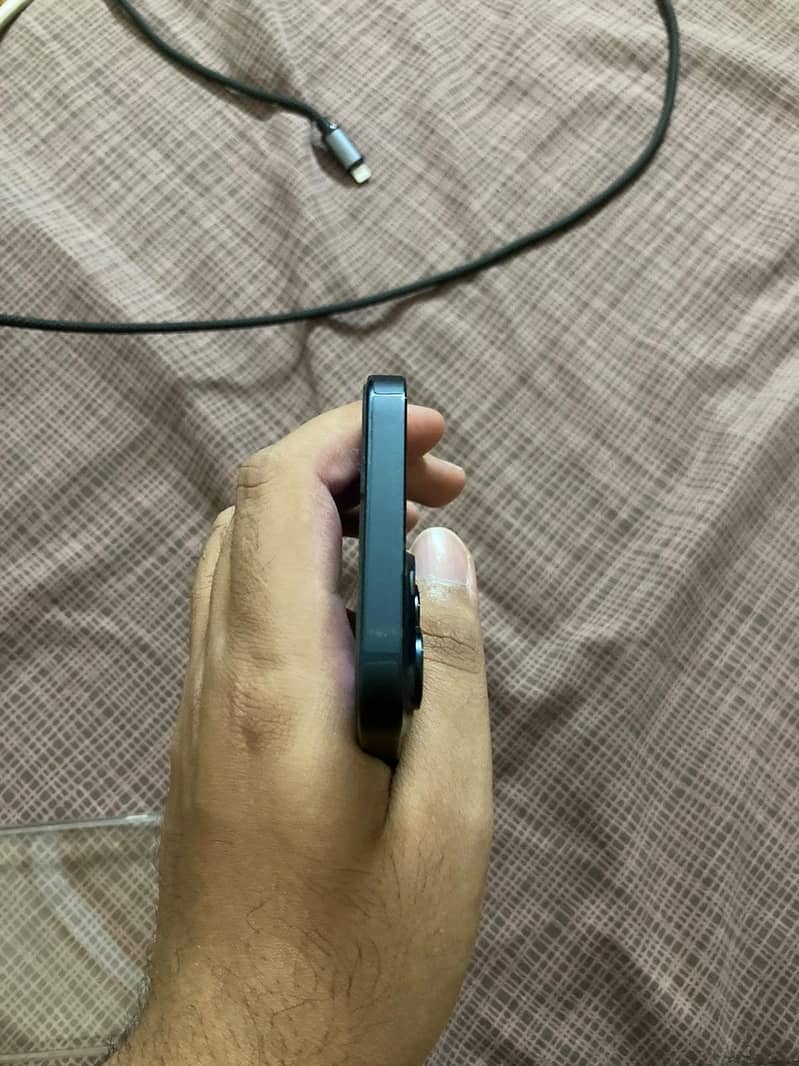 Apple iPhone 14 3