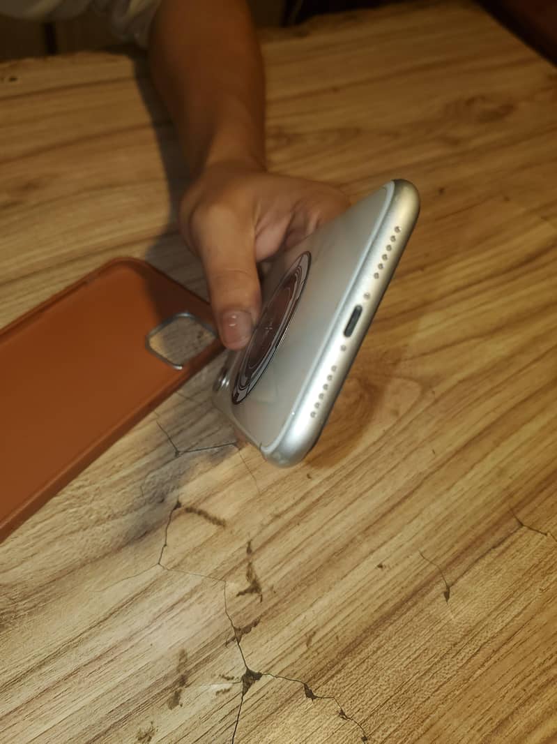 Apple iPhone 11 3