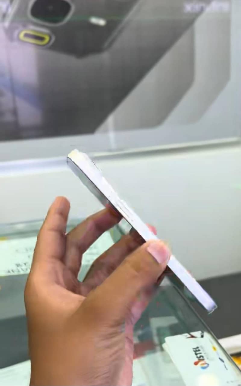 Apple iPhone 13 1