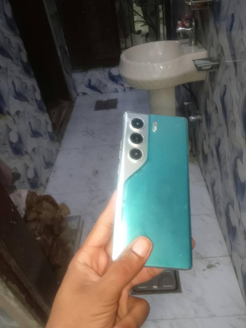 Tecno CAMON 40 Pro 7