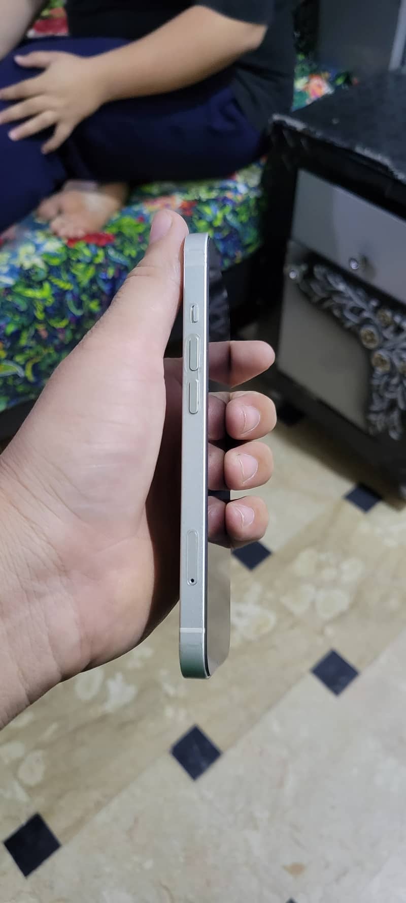 iPhone 13 4