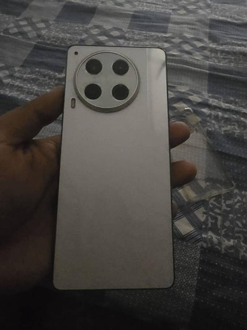 Tecno CAMON 30 2