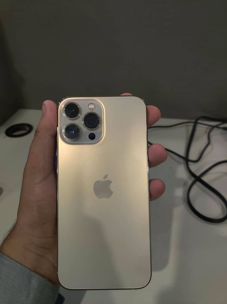 Apple iPhone 13 Pro Max 4