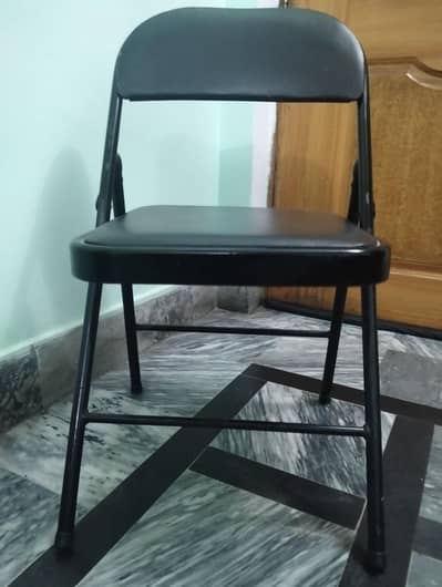 folding chairs meatl ma Boht havy metal ha ab aisa na Milta na hi ata