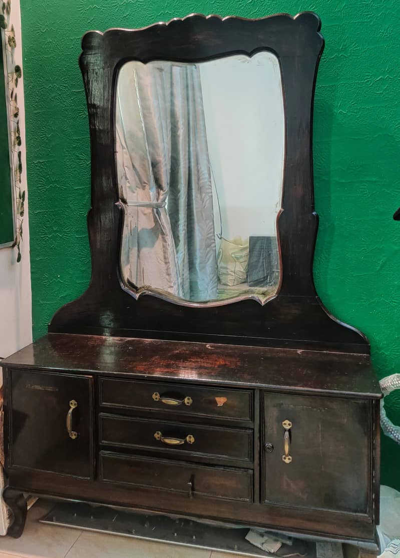 Wooden dressing table 0
