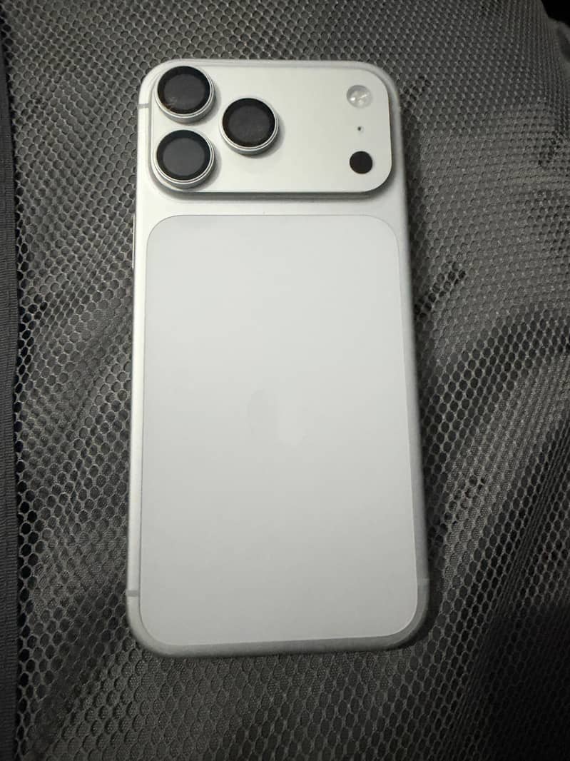 Apple iPhone 17 Pro Max 0