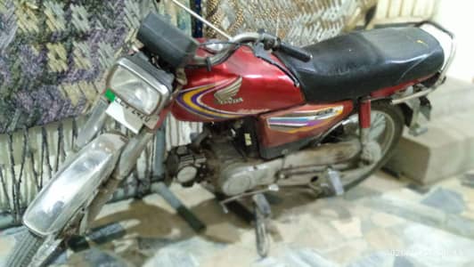 Hona cd 70 Red Colour For sale Serious buyer cntact 03208234372