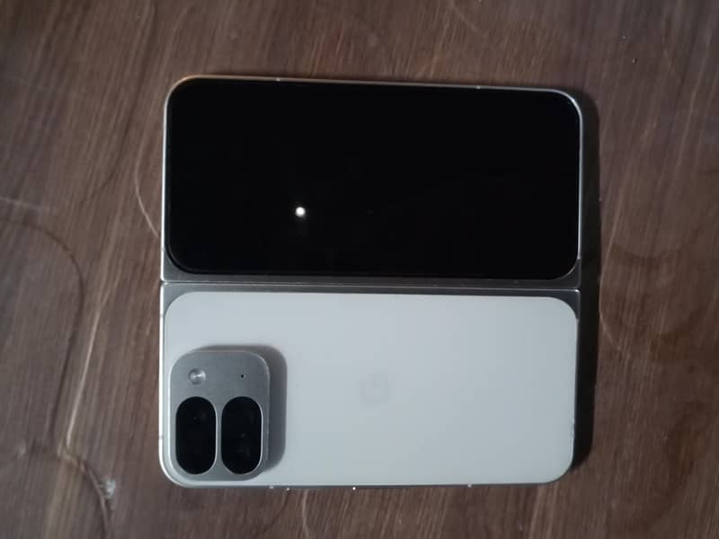 Google Pixel 8 Pro fold 1