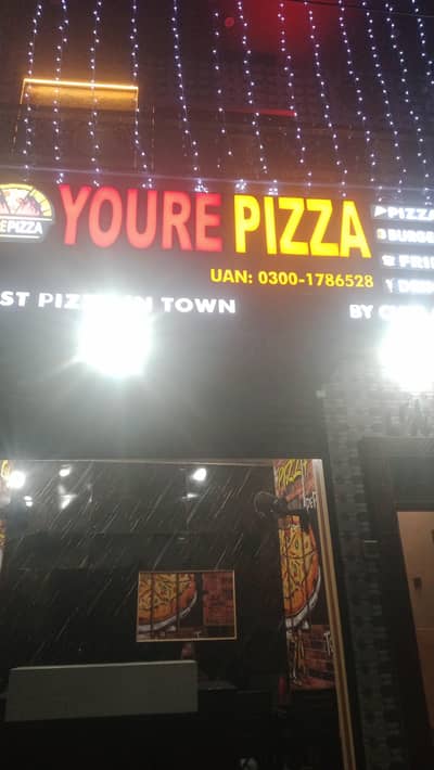 running pizza hutt foure sale . daily sale around 30k to 35k.