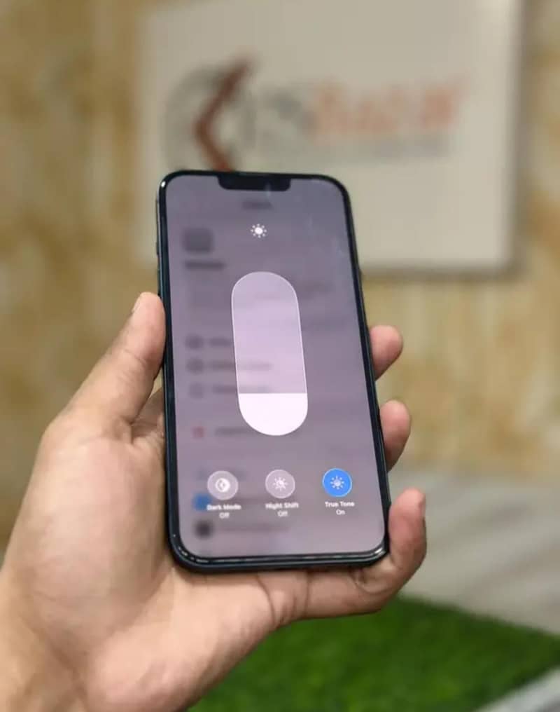 Apple iPhone 13 4