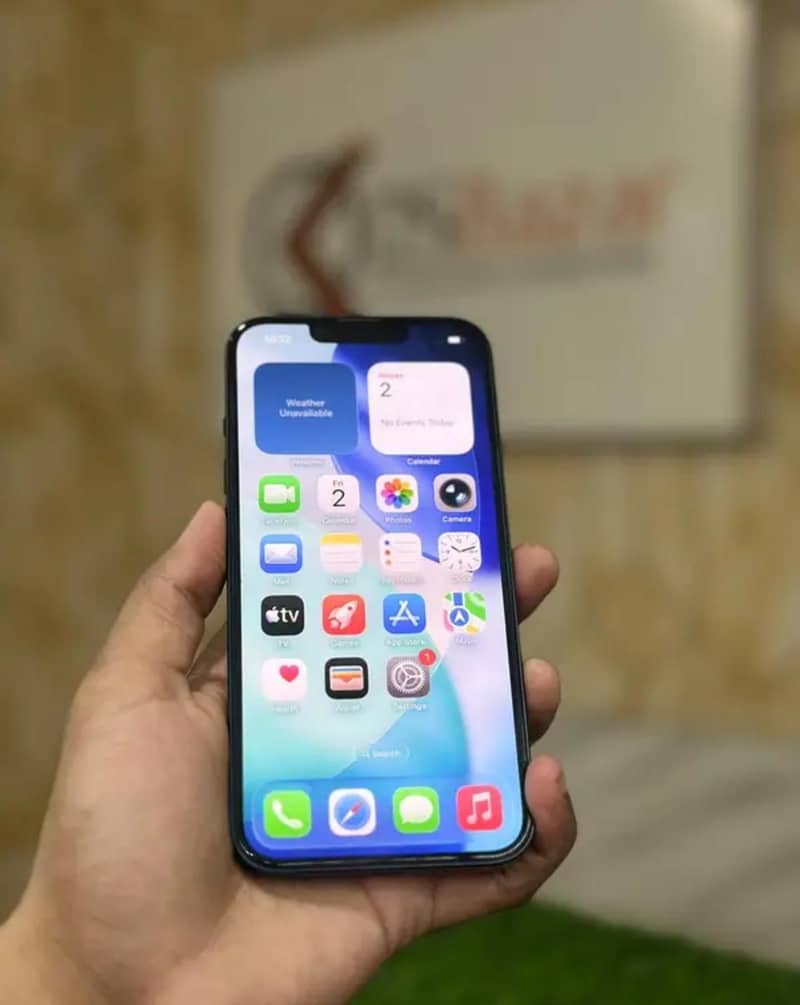 Apple iPhone 13 5