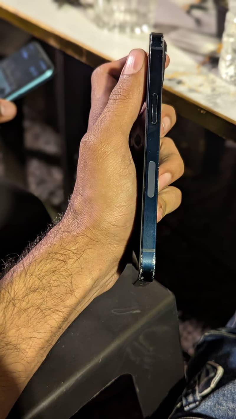 Apple iPhone 13 (Read Description). 2