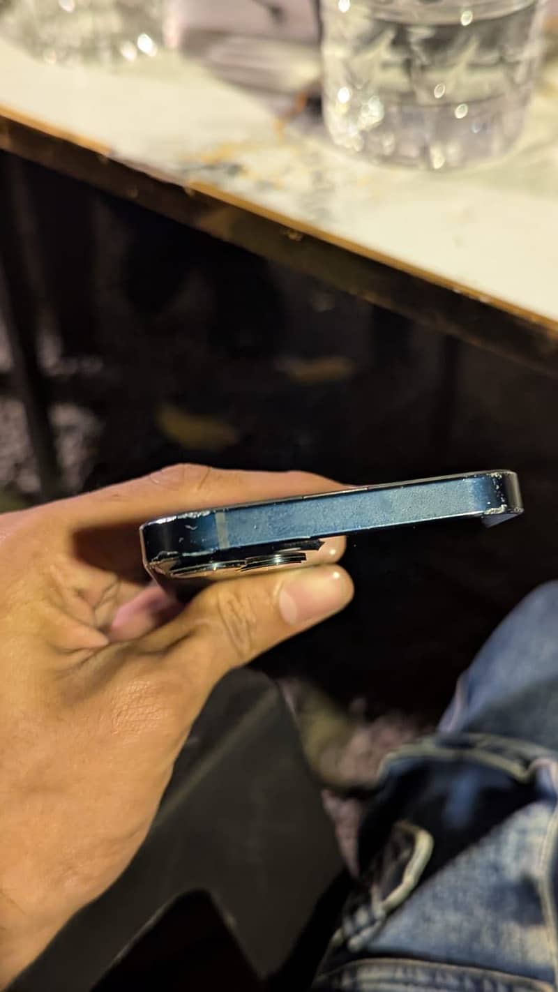 Apple iPhone 13 (Read Description). 3