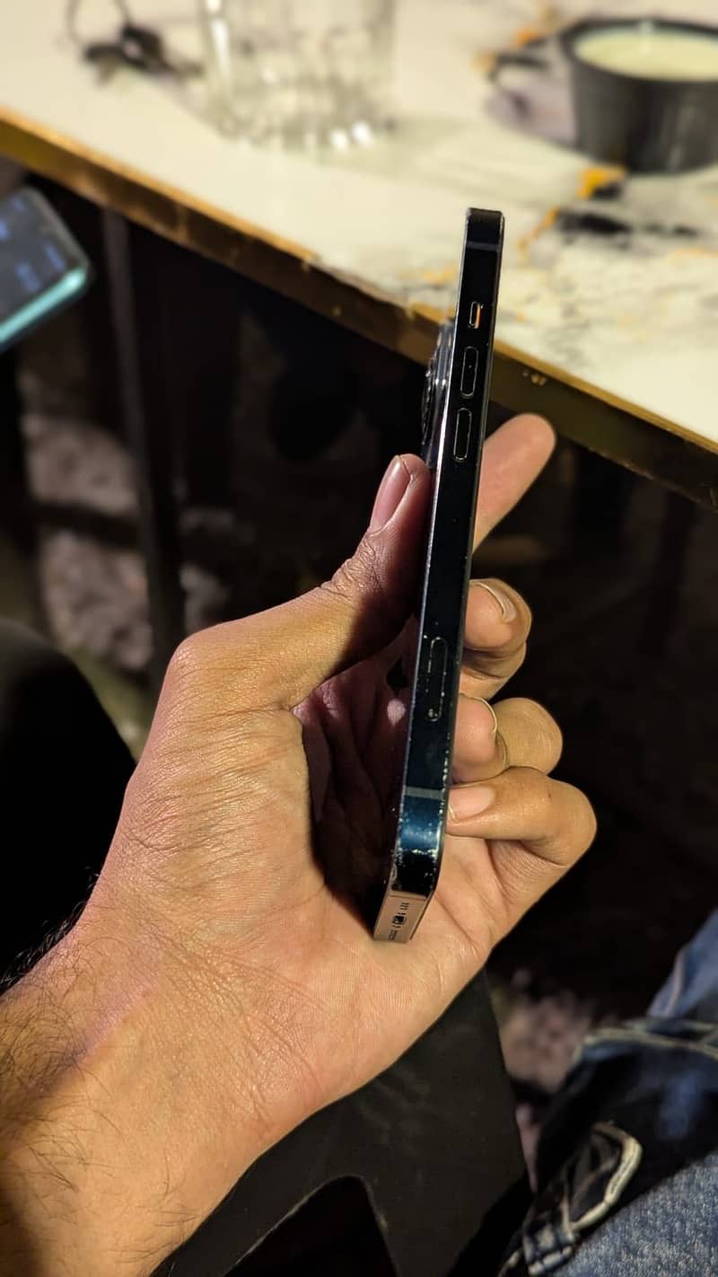Apple iPhone 13 (Read Description). 4