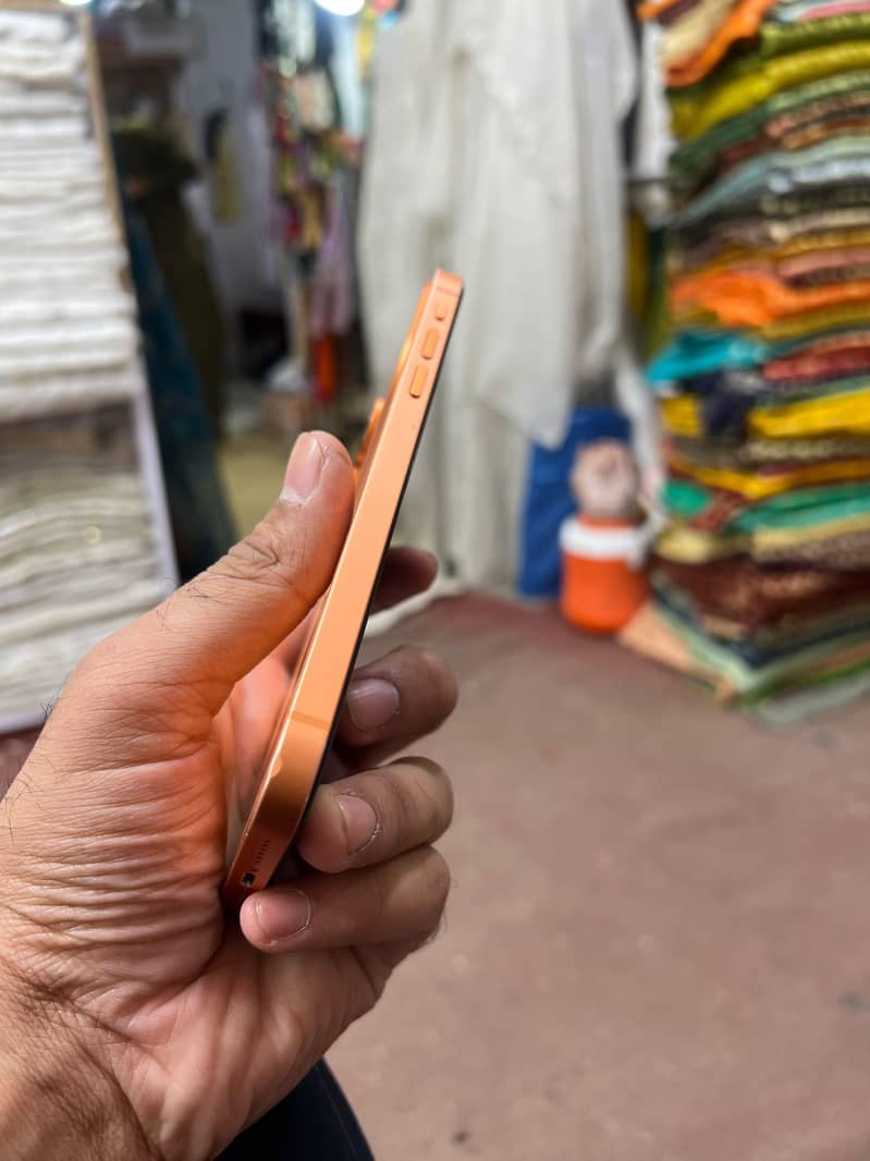 Apple iPhone XR 0