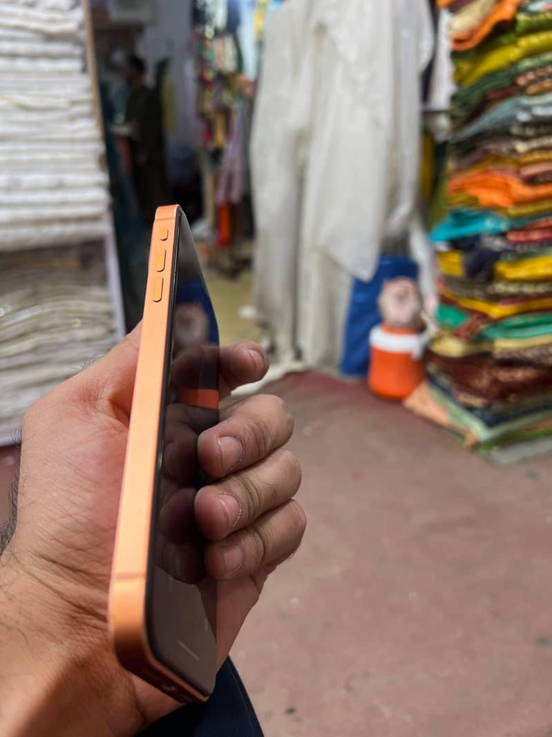 Apple iPhone XR 4