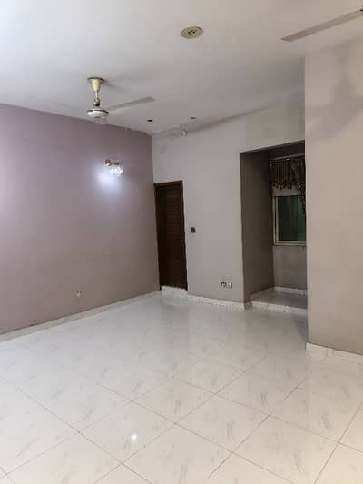 TRIPLE STORY WELL MAINTAIN HOUSE 240SQURE YARDS AVAILABLE FOR SALE