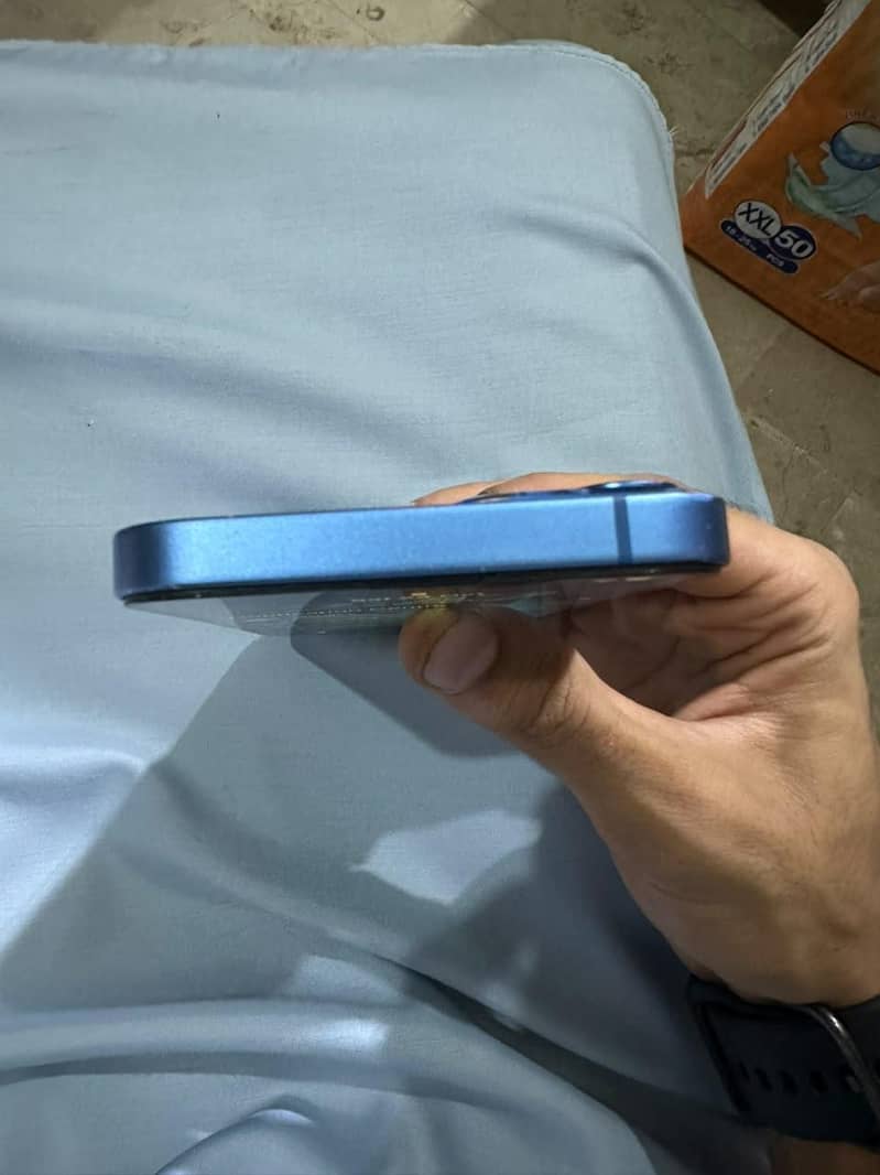 Apple iPhone 13 2