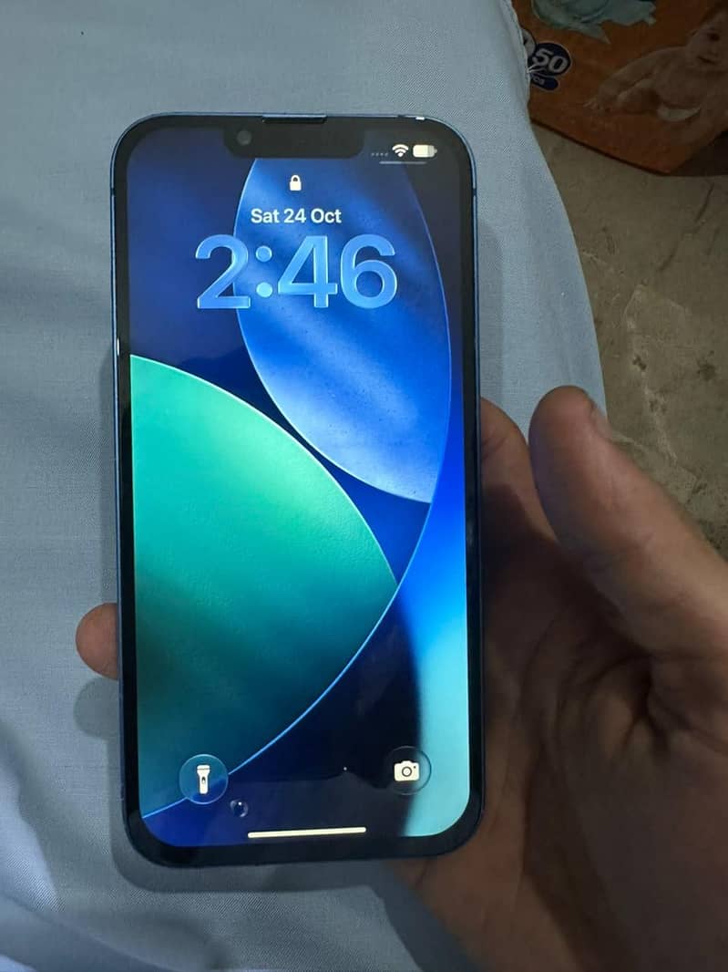 Apple iPhone 13 4