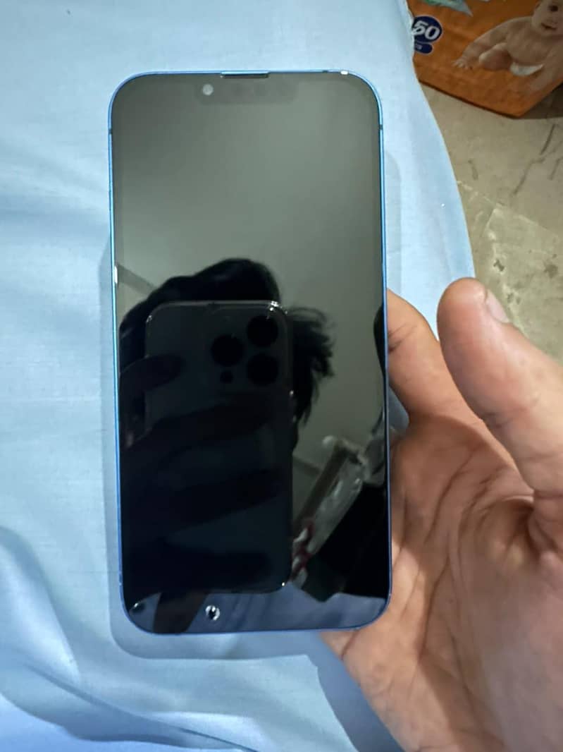 Apple iPhone 13 5