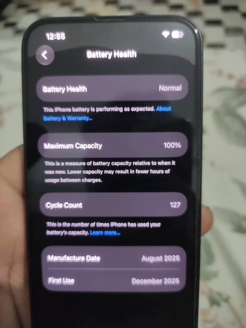 Apple iPhone 16e 7