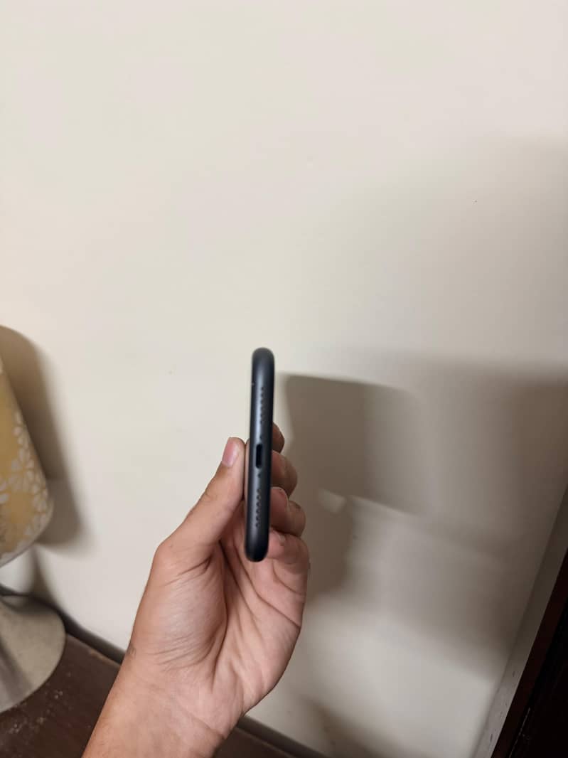 Apple iPhone 11 3