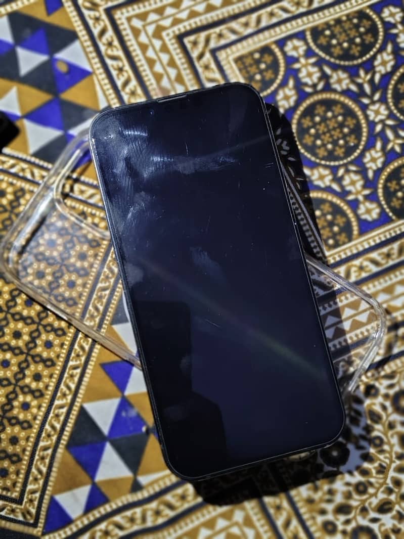 Apple iPhone 16e 4