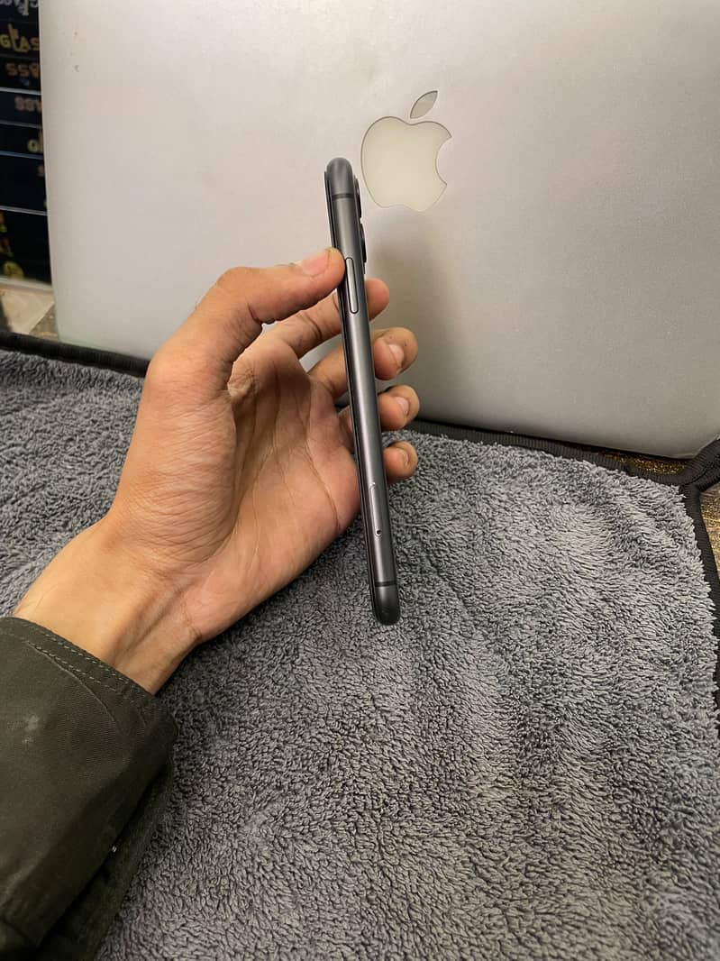 Apple iPhone 11 0