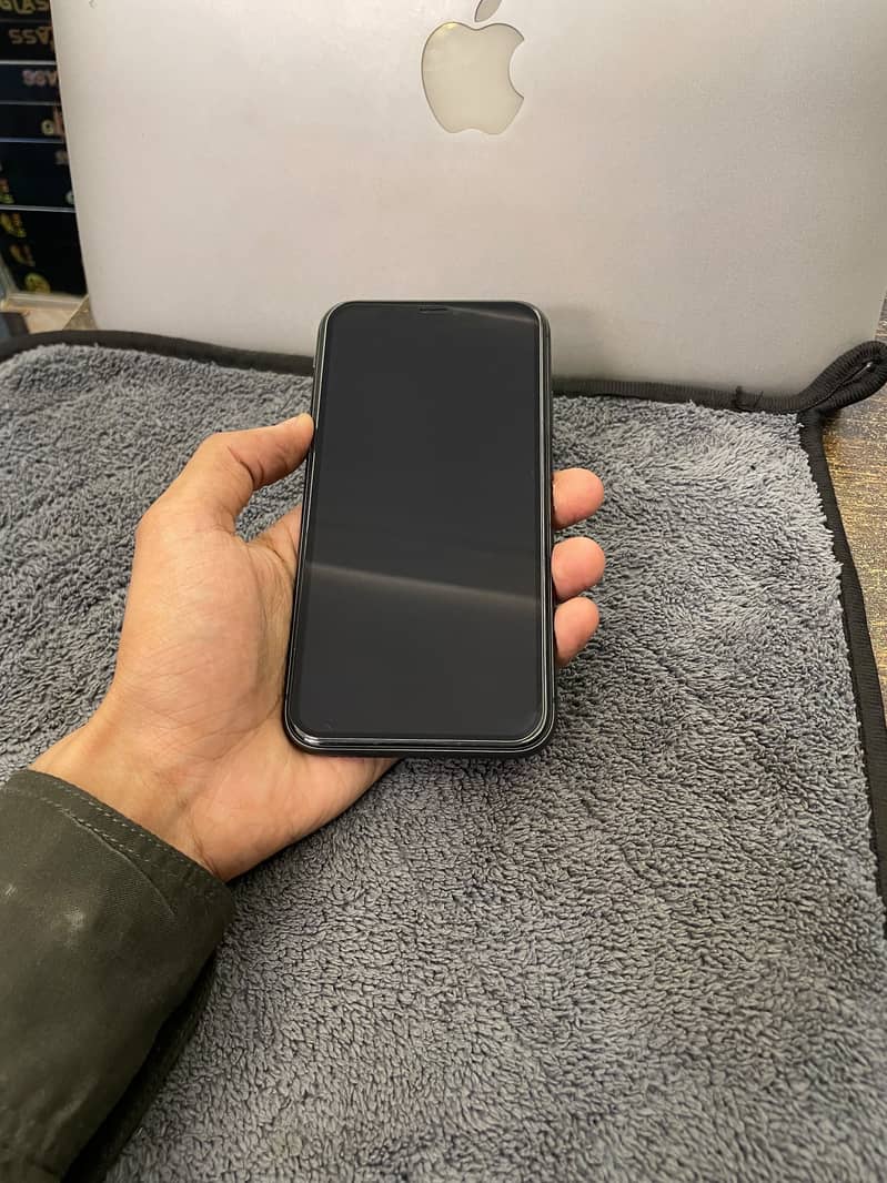 Apple iPhone 11 3