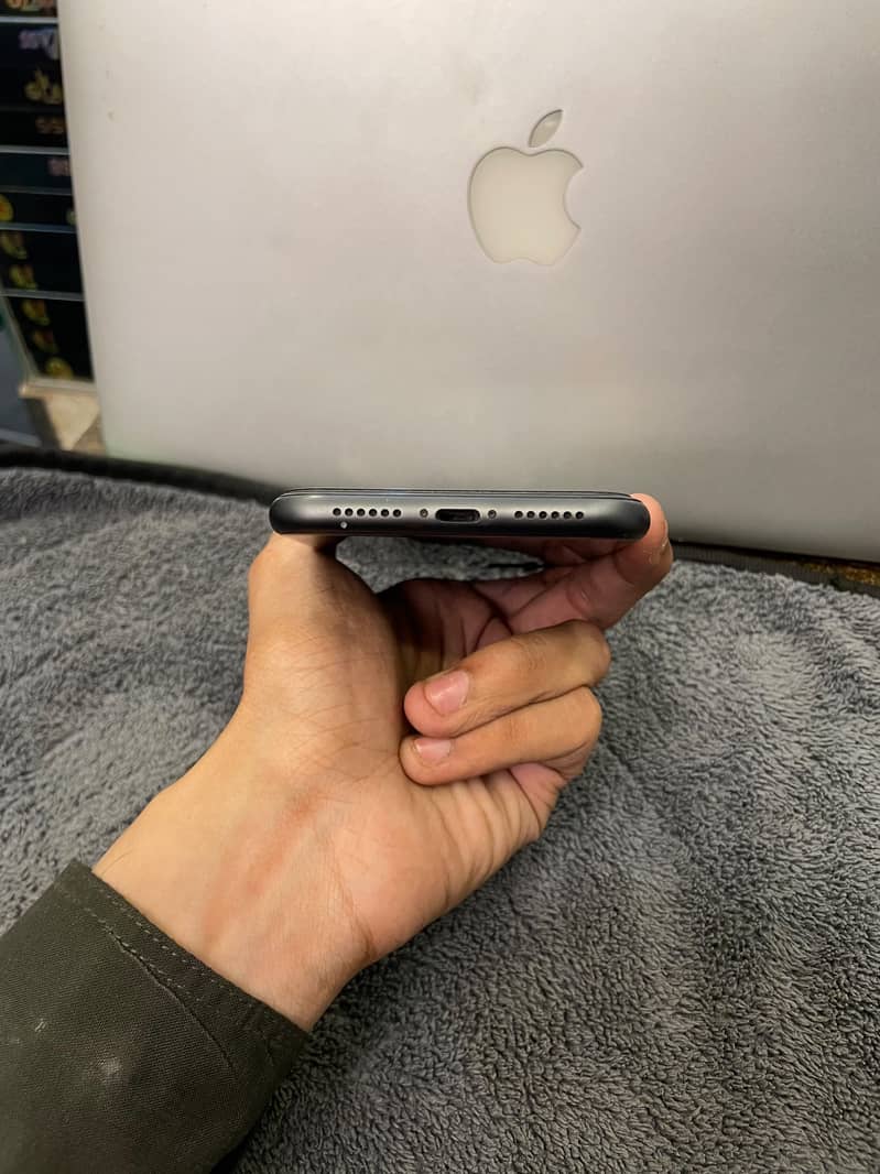 Apple iPhone 11 5