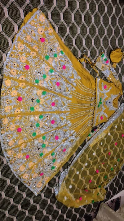 Mehndi bridal lehenga 3 hours used lehnga kurti dupata with potli