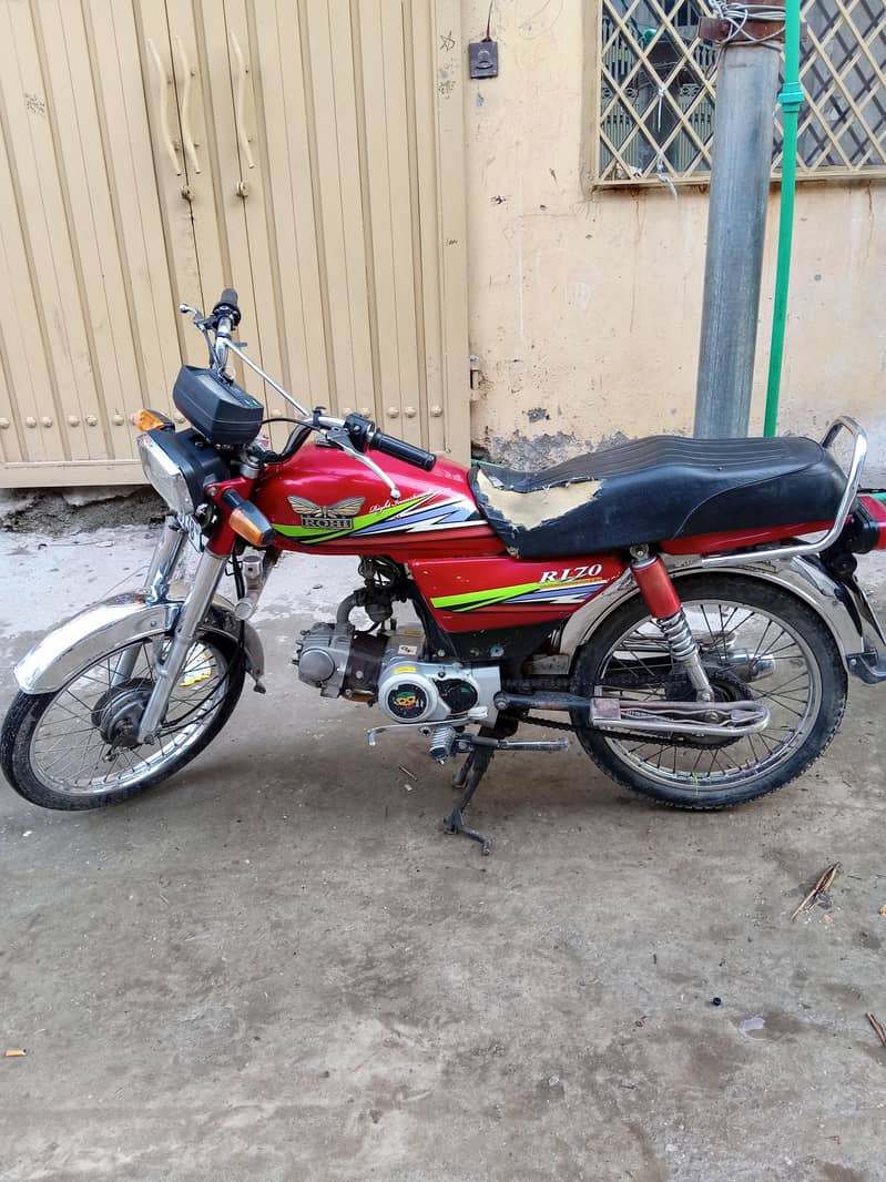 bike ok hai koi kaam nhi hony wala All documents available first owner ...