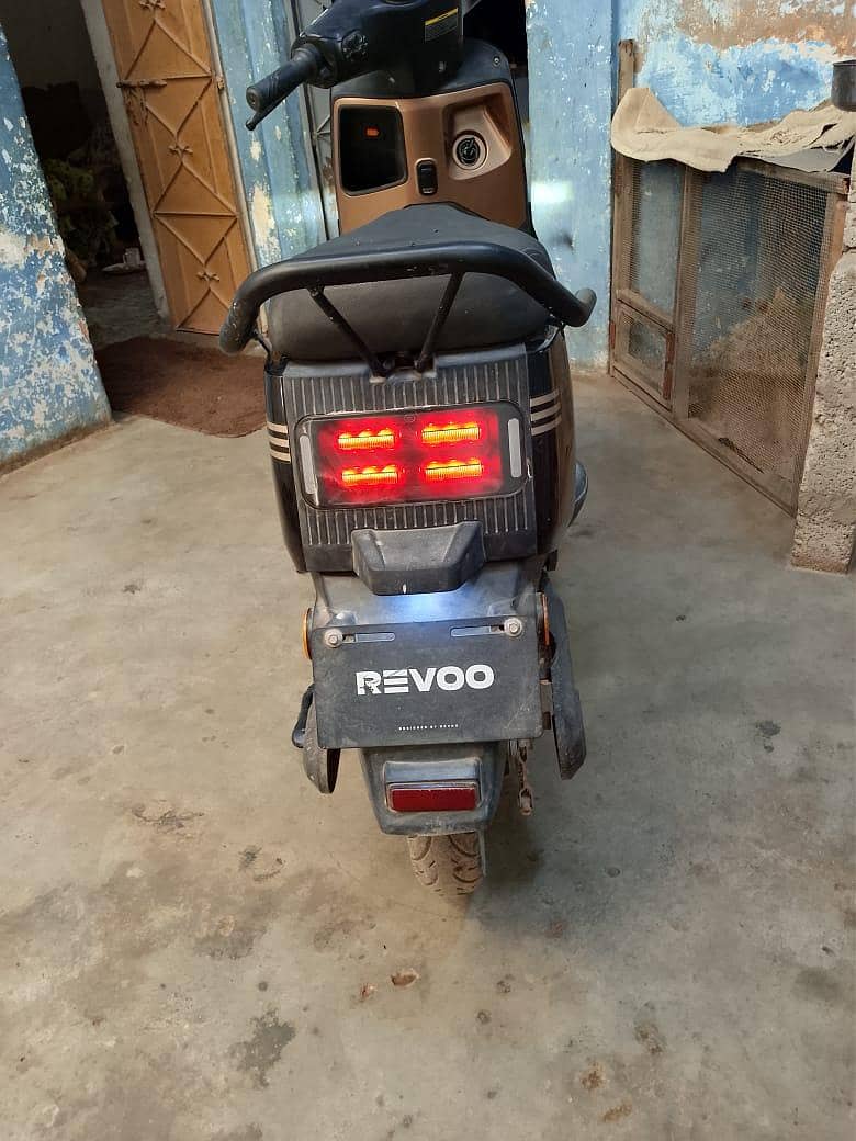 revoo a11 good condition 3