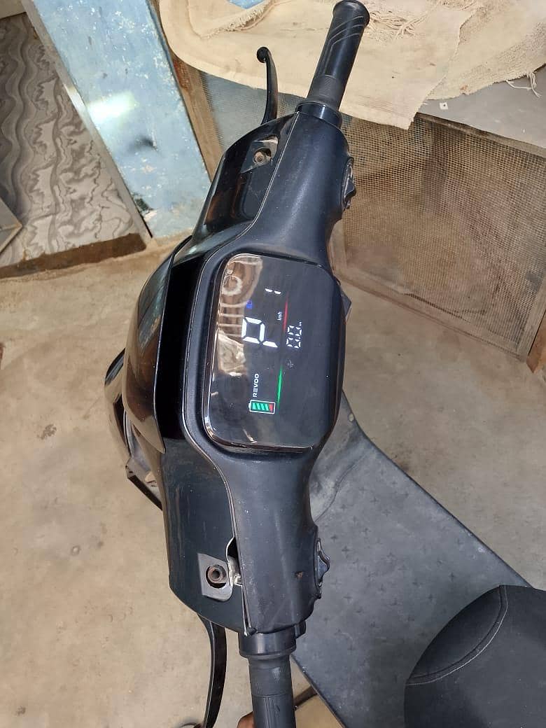revoo a11 good condition 6