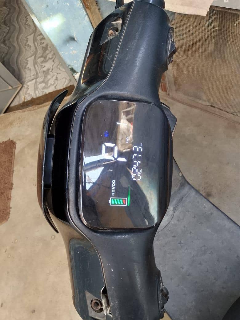 revoo a11 good condition 7
