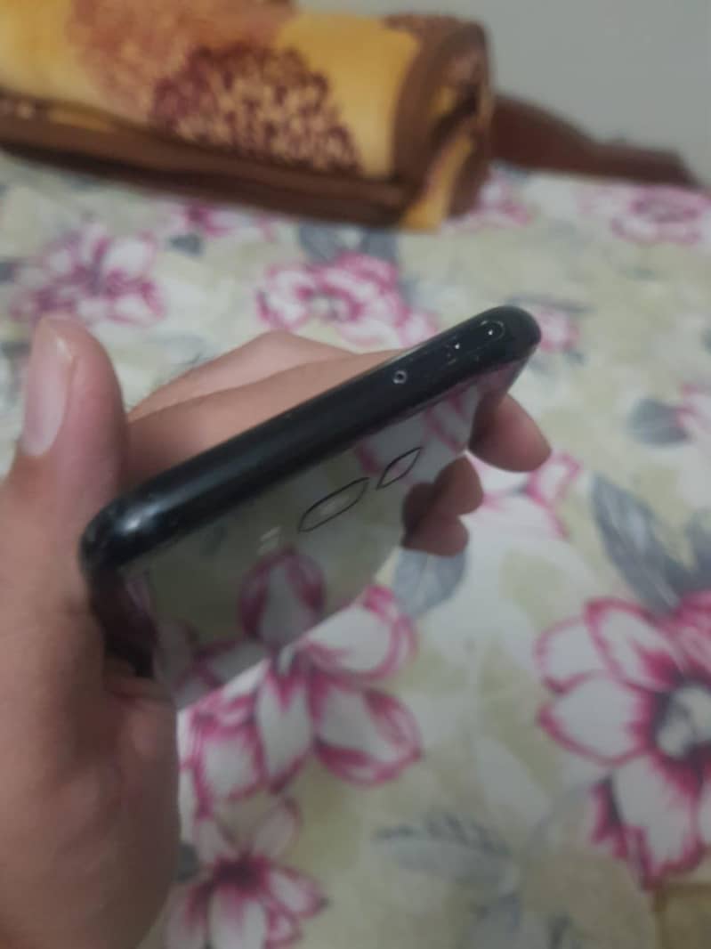 Samsung Mobile S8 Plus 3