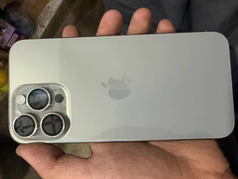 Apple iPhone 15 Pro Max 0