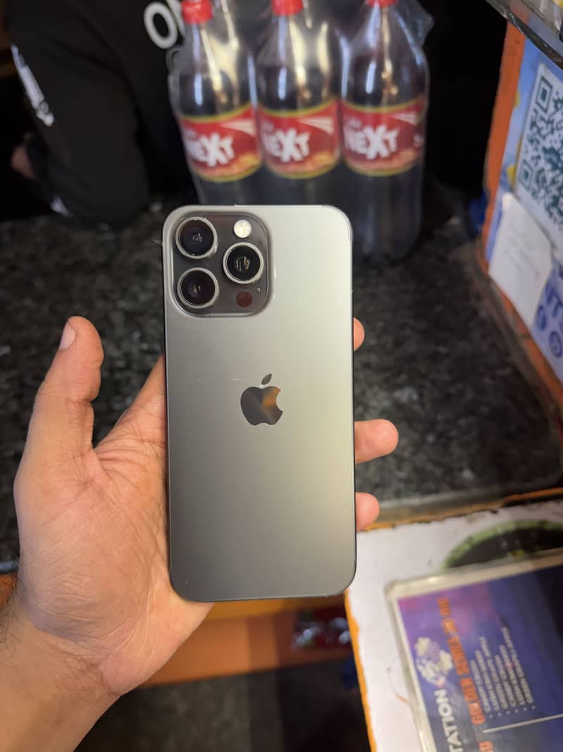 Apple iPhone 15 Pro Max 4