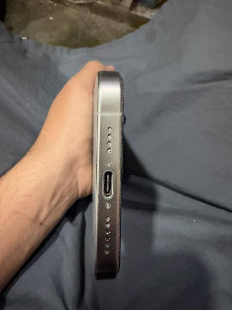 Apple iPhone 15 Pro Max 2