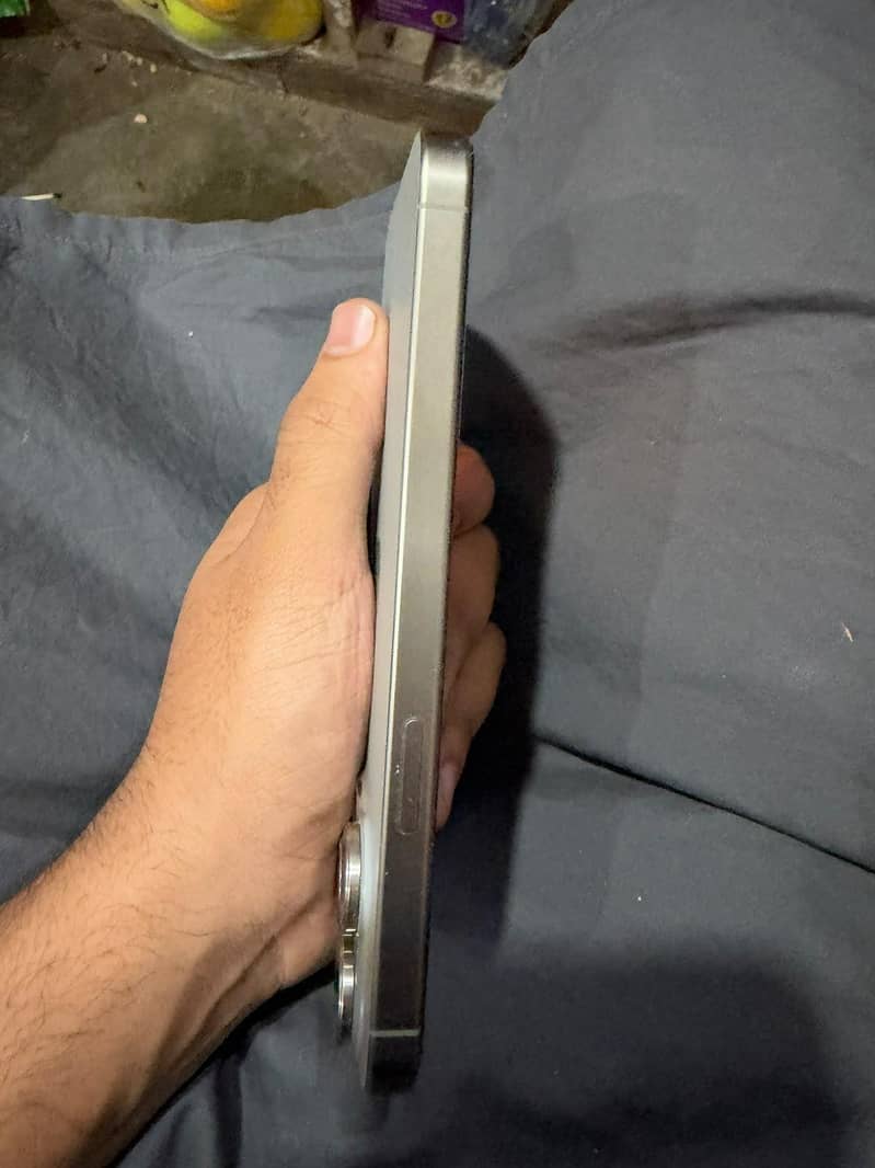 Apple iPhone 15 Pro Max 4