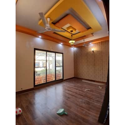 3 Bed Dd 240 Sqyd Ground Floor Portion