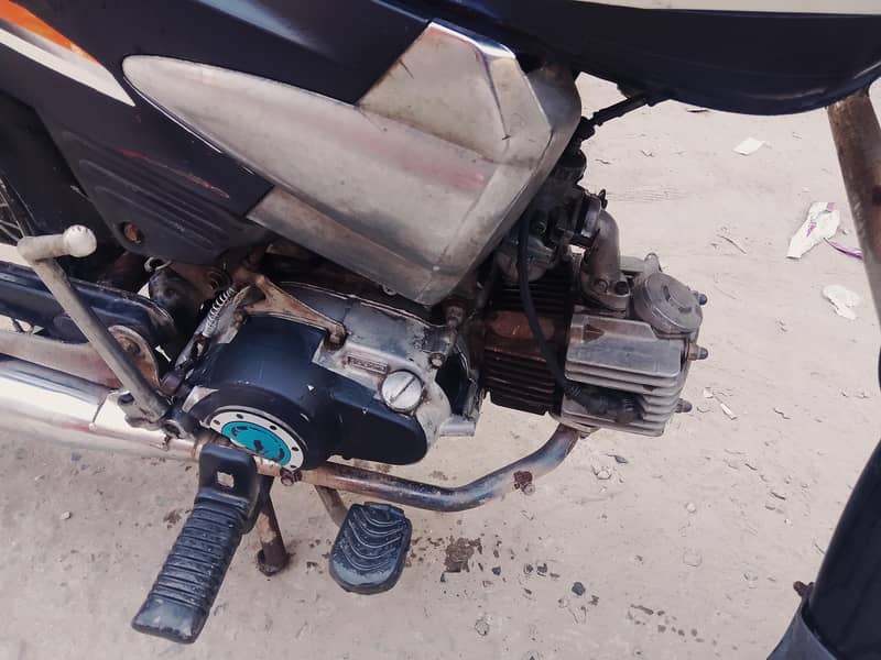 Yamaha junoon 100cc  4 strok 8