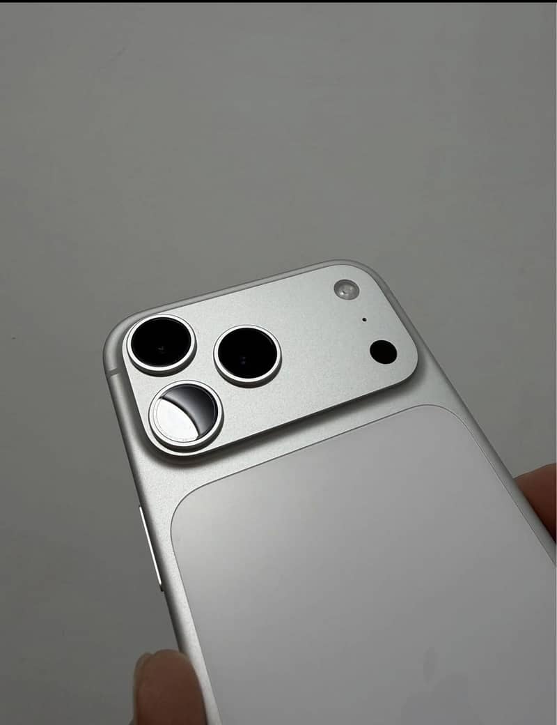 Apple iPhone 17 Pro Max 2