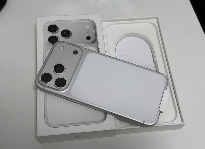 Apple iPhone 17 Pro Max 4