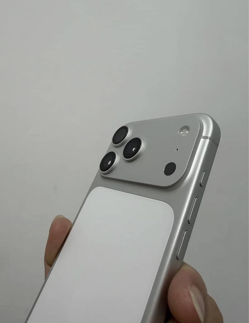 Apple iPhone 17 Pro Max 7