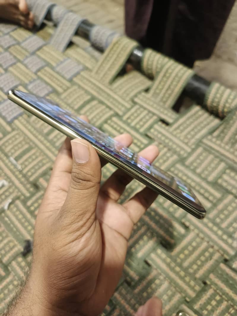 Infinix Note 40 Pro 4