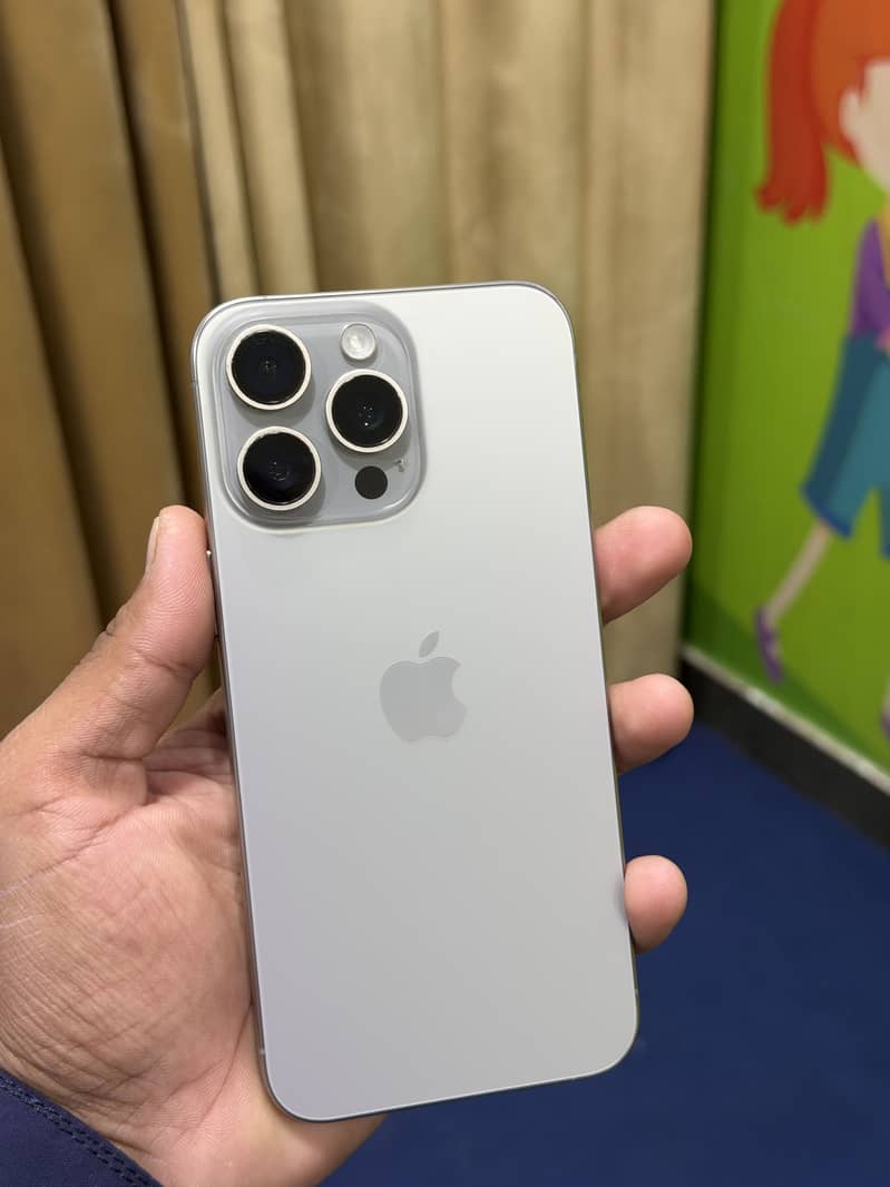 Apple iPhone 15 Pro Max 0