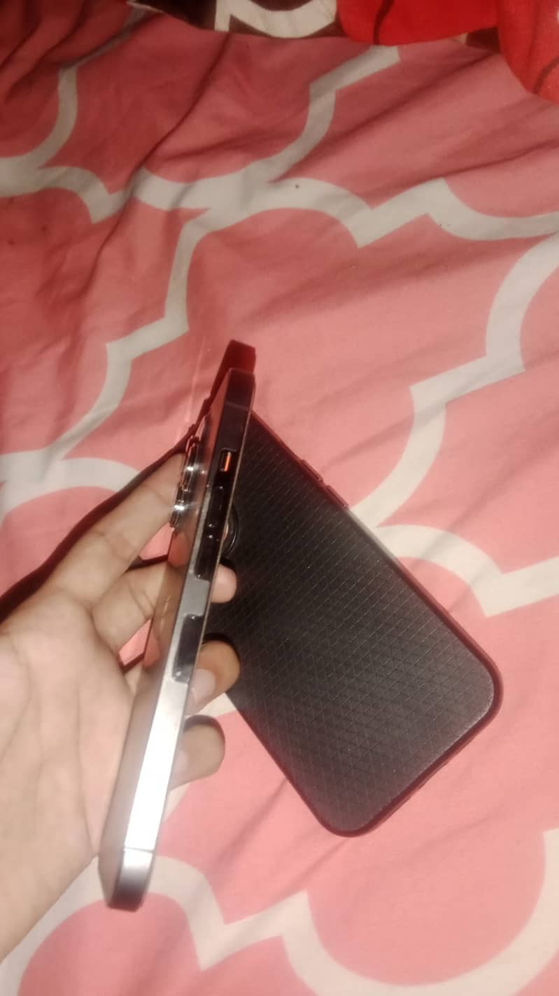 Apple iPhone 13 Pro 1