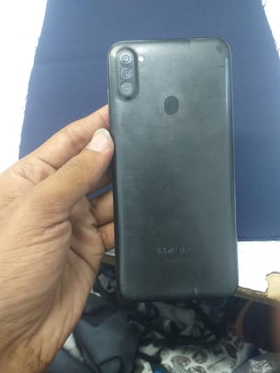 Samsung Mobile A11 bas glass tota hai chalta ok hai ur koi masla ni