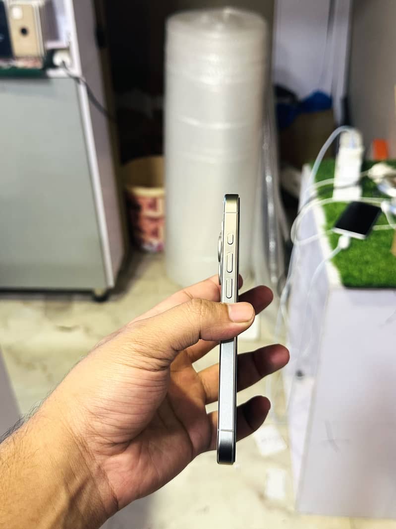 iPhone 15 Pro Jv 1